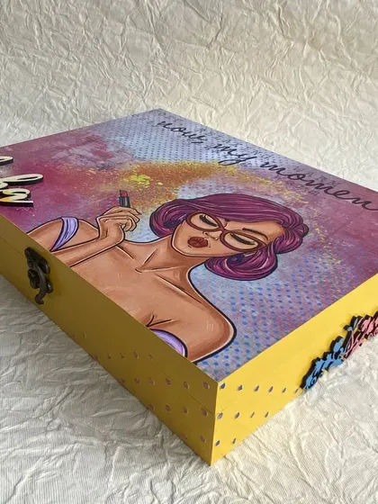 A side view of the pop-art jewelry box, showing the layered name and other 3D embellishments.