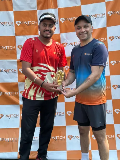 Presenting the Man of the Match award to Vikram from the Switch Lions. His powerful all-around performance helped boost his team's game.