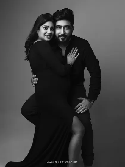 A glamorous and confident black and white maternity portrait. The couple's pose is both elegant and powerful, creating a timeless and classic piece of art.