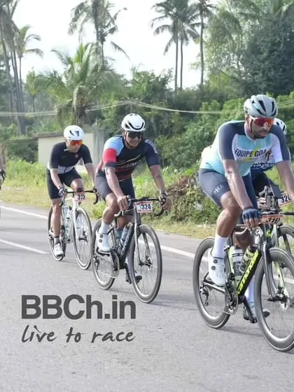 A group of masters riders from Equipe Goa and other teams work together on the road.