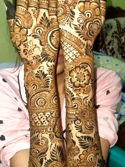 Another angle of this intricate Indo-Arabic design, highlighting the detailed work on the forearms. The mix of bold and fine lines gives the pattern a wonderful depth.