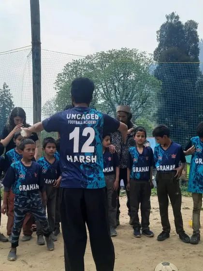 A view from my perspective as a coach. Facing the team, you can see the attention and eagerness of the young players. My own jersey shows how we are all part of the same team, learning and growing together.