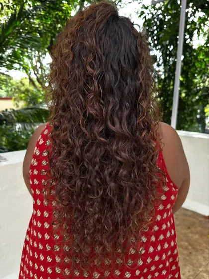 Another shot of these beautiful, defined curls.