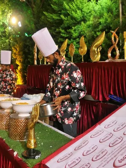 A chef at a live counter preparing a dish for a guest. The table is lined with our branded paper, ensuring a professional and hygienic serving space.