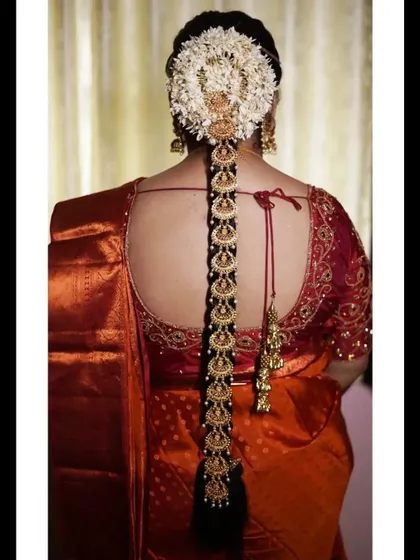 Don't forget the final touches. A traditional bridal jada, like this lightweight piece with a Lakshmi motif, is essential for completing the classic South Indian bridal hairstyle and adds elegance from every angle.