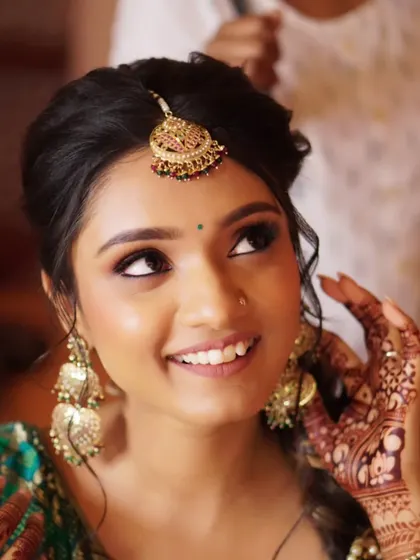 A close-up of Nony's Mehendi look, showcasing the beautiful details. The earthy eyeshadow and defined liner make her eyes pop, while her glowing skin looks fresh and vibrant.