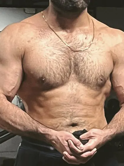 This is the physique that comes from years of prioritizing strength. It's not about a temporary pump, it's about building dense, functional muscle.