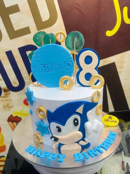 A 2.5kg Sonic the Hedgehog cake with golden rings and a detailed fondant character.