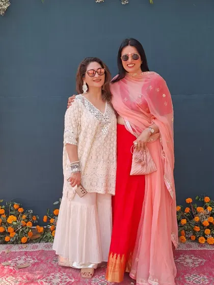 Celebrating Holi in style at the Travancore Palace. This look combines a red saree with a peach dupatta for a colorful, festive feel that’s perfect for a high-end celebration.