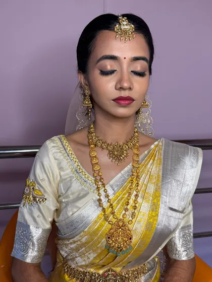A beautiful look for bride Aishwarya, who wanted bold dark lips with elegant golden shimmery eyes for her wedding day.