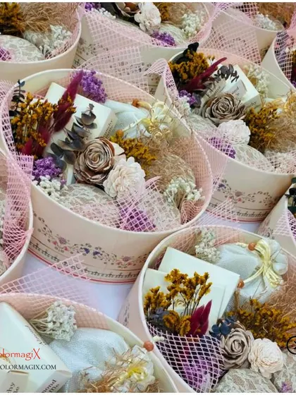 Our customized wedding giveaways are crafted to perfection with delicate dry flower arrangements for a subtle and elegant touch. These round boxes are perfect for pre-wedding events and guest favors.
