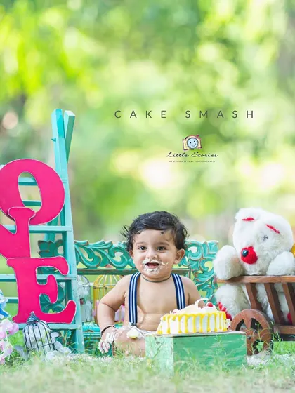 First birthdays are a whirlwind of joy, and a cake smash session is the perfect way to celebrate. I love capturing the messy, delightful moments as your baby explores their first taste of birthday cake.