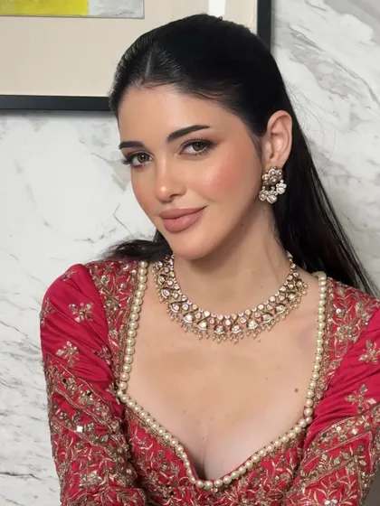 When less is more. This stunning soft glam look was achieved with the right skin prep and techniques to enhance her natural features, proving that you don't need heavy makeup to be breathtaking.