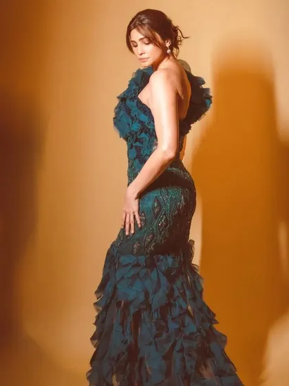 Bollywood star Daisy Shah styled in a dramatic teal ruffled gown by Anjum Qureshi for the HT City Style Icon Awards. This look is pure red carpet drama.