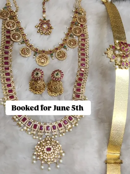This beautiful kempu stone set with a kasu mala was booked for a wedding. It's a classic choice for a South Indian bride.