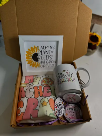 A full view of one of my popular Teacher's Day hampers. This box includes a framed quote, a custom mug, a personalized tote bag, and a set of matching badges and a keychain.