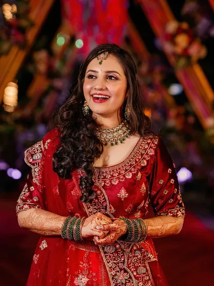 Pure joy and glamour for a reception night. This look features soft, curly hair and luminous makeup that shines bright, perfect for celebrating and making unforgettable memories.