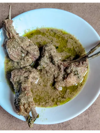 A closer look at my Bannur Mutton Chops in a rich pepper gravy. This family recipe uses an assortment of whole spices and lots of black pepper, creating a perfect accompaniment to dosa, idli, or akki rotti.