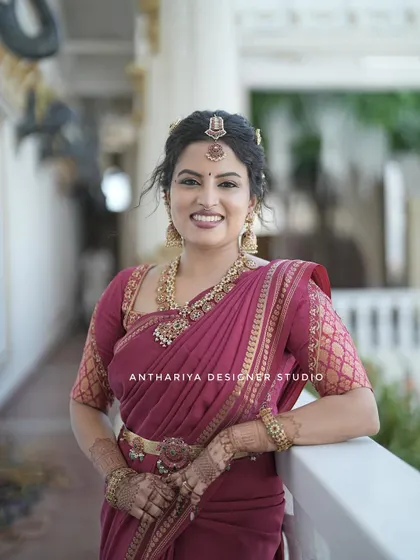 A smiling portrait of Anupa, looking absolutely stunning on her engagement day.