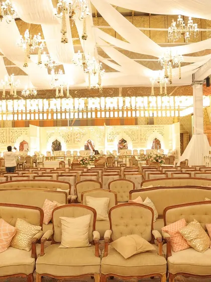 A view of the guest seating, combining long sofas and individual chairs to create a varied and comfortable arrangement for a large gathering.