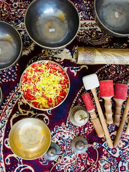The beautiful setup for our "Ma and Mindfulness" workshop, combining aromatherapy and sound healing.