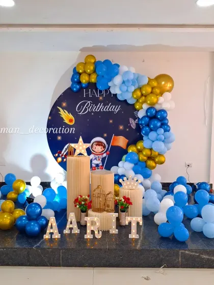 The full astronaut-themed setup with the name 'Aarit' in marquee letters placed on the floor.