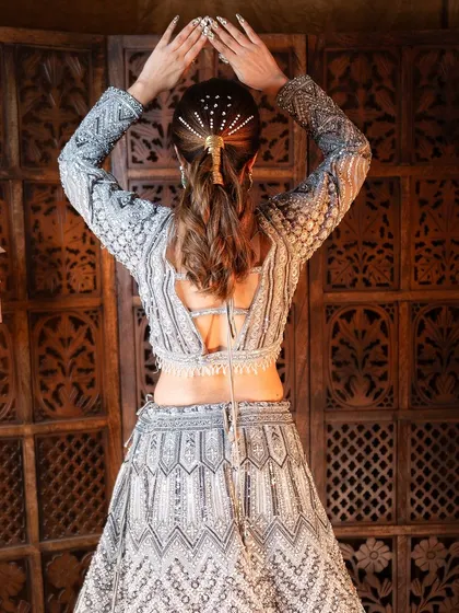 The back of this blouse is just as beautiful, with a stylish cut and delicate tassels. Every detail is designed to make you look and feel glamorous.