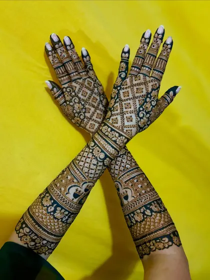 A crossed-arm pose of the back of the hands, highlighting the intricate and continuous jaali work.