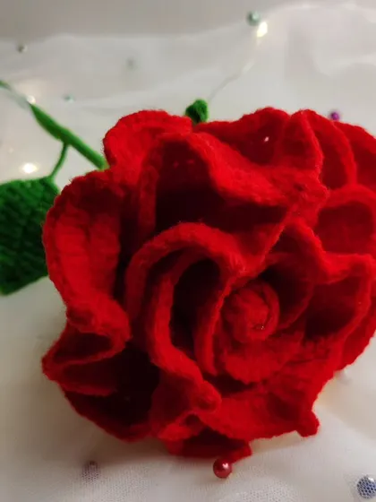 A single, forever blooming red rose, intricately crafted with detailed petals. This is the perfect romantic gift, a classic symbol of love without any thorns.