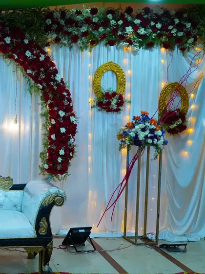 A duplicate image of the classic red and white floral stage setup.