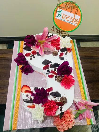 The beautiful cake from our 9th anniversary. Even during celebrations, it's possible to enjoy treats mindfully.