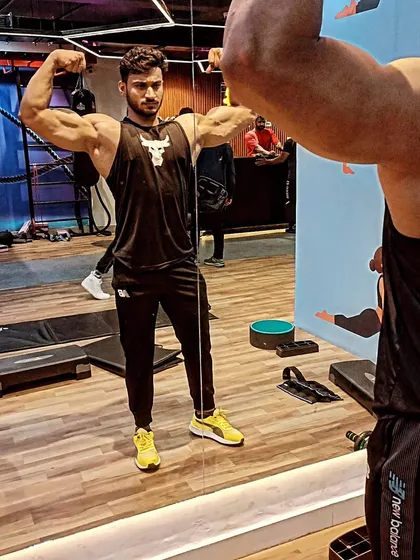 People were taking me lightly. A strong double biceps pose to prove them wrong.
