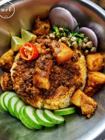 The amazing aroma of pork cooked with hawaijar (fermented soybeans) and served with a side of thangjing (fox nut) chutney.