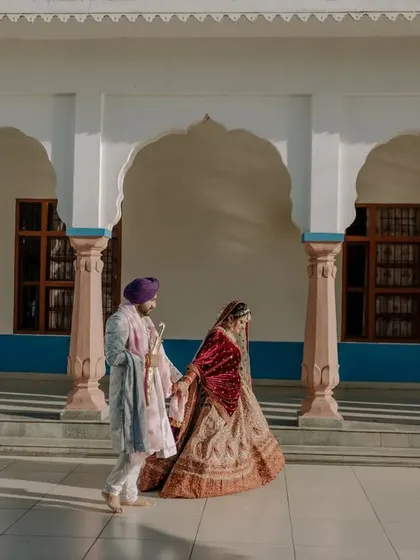 A quiet walk through the beautiful architecture of a Gurudwara. I find moments away from the crowds to create peaceful and artistic portraits of the couple.