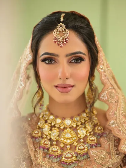 This close-up highlights the flawless, airbrushed-effect skin and the soft, romantic eye makeup, perfect for a daytime wedding.