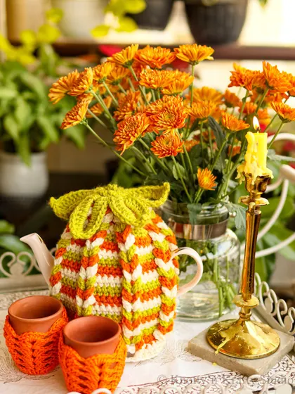 My striped tea cozy and matching kulhad covers, in the colours of the Indian flag, to celebrate Independence Day.