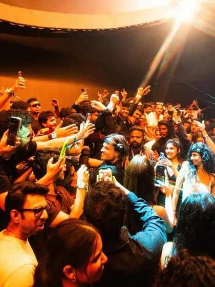 This is the VIP experience I create. You're not just watching the show, you're part of it, right in the middle of the action with the artist. Here's Argy surrounded by the crowd in an exclusive, up-close moment.