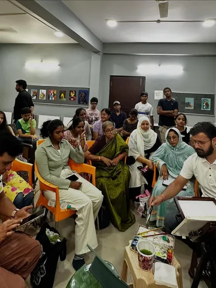 Answering questions and providing feedback to students during my live painting demonstration in Hyderabad.