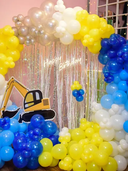 It's all in the details! A closer look at the construction theme, showing the careful arrangement of balloons and the shiny backdrop.