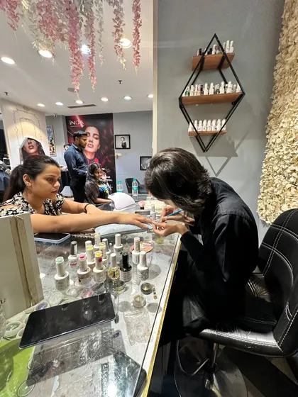 Another angle of the nail art station, showing the clean and organized workspace I maintain. A hygienic environment is one of my top priorities.