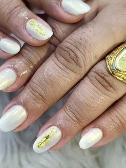 A soft, pearly white set on natural, rounded nails. We added a single gold leaf foil accent to two nails for a touch of understated elegance.