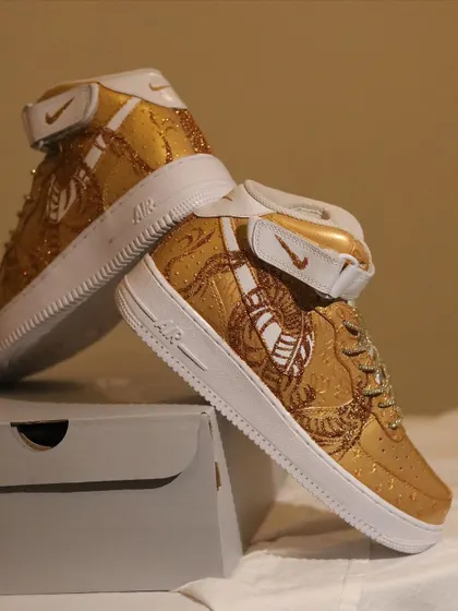 Another angle of the custom golden dragon AF1 mids. The glitter catches the light beautifully, making the intricate dragon design really stand out.