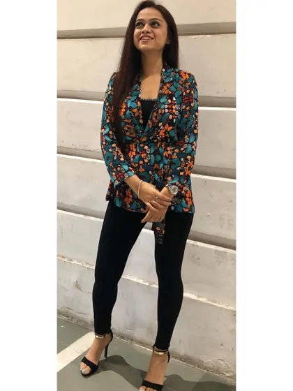 Great style isn't just for big events. I designed this floral Modal Cotton top to be a chic and comfortable smart casual piece. It features elegant shawl lapels and a matching fabric belt that cinches the waist, creating a defined shape without being distracting. This is a perfect example of how I design everyday pieces that accentuate your best features.