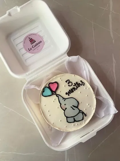 So much love packed in a tiny little cake. These bento cakes are a sweet way to celebrate every little moment.