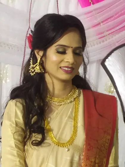 A close-up of the eye makeup for this engagement look. The soft smokey eye and defined brows make her eyes the center of attention.