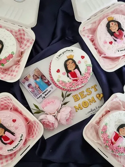 My Mother's Day bento cakes were a huge hit. Here's a look at the spread, each one with a unique design to celebrate all the amazing moms out there.