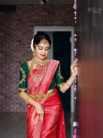 A full-length view of the bride, showing how the temple jewellery complements her entire silhouette.