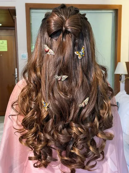 A detailed look at the butterfly-adorned hairstyle, a unique and playful choice for a fun-loving bride's Haldi function.