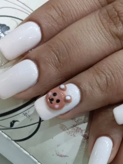 A cute and playful 3D design. This set features clean white nails with an adorable, hand-sculpted teddy bear charm on the accent nail.