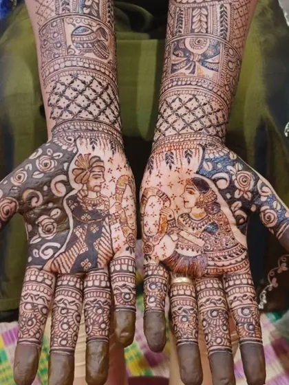 A close-up of the bride and groom portraits from the previous design. I take great care to capture the details of their attire and expressions, making the mehendi truly unique.